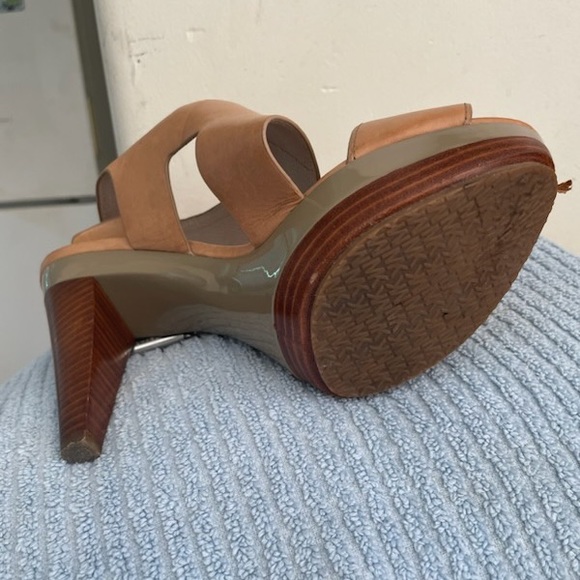 Mk size 8. Heel height 31/2… Basically brand new clean just like out the box - Picture 3 of 3